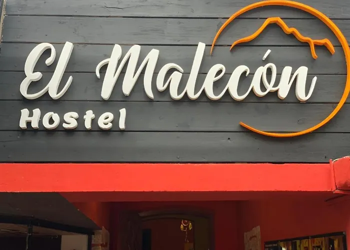 Malecon En Calle TechadaHostal